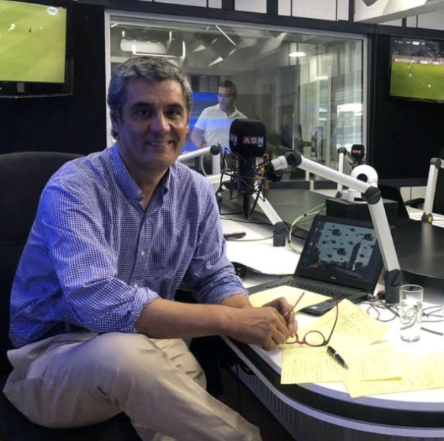 Alejandro Guzmán, Dr. Bolsillo, en estudio de radio